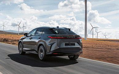 В Россию привезли новый Lexus RZ450e &mdash; с полным приводом и 313 л.с.